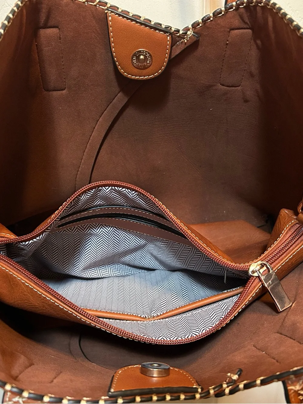 Natural Brown Vegan Leather Shoulder Bag w/large accessory bag 12”x 16” Pristine